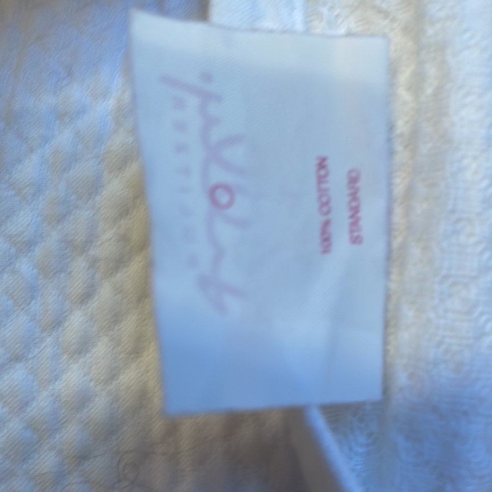 Lilly daisy white, embroidered eyelet Lilly Pulitzer pillowcase, waffle texture - Picture 4 of 6